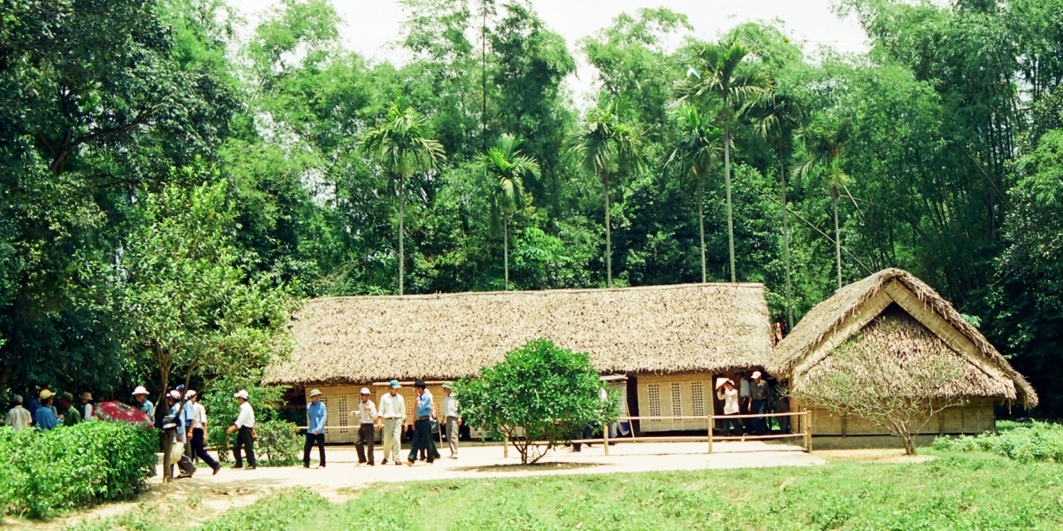 Hà Nội-Cửa Lò-Quê Bác {3N, Ô tô)