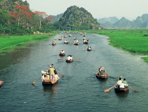 CHÙA HƯƠNG – NAM THIÊN ĐỆ NHẤT ĐỘNG